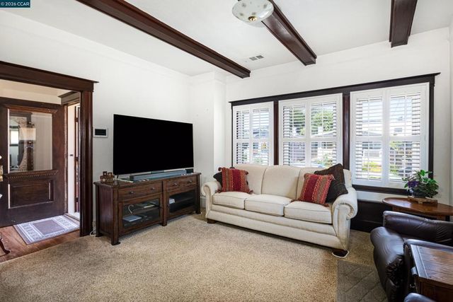 3735 Nevil St, Oakland, CA 94601