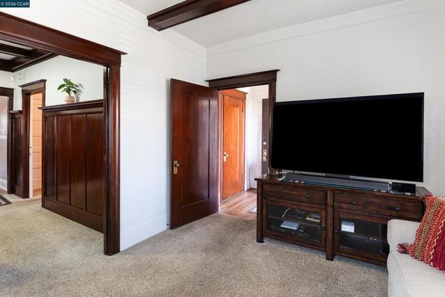 3735 Nevil St, Oakland, CA 94601