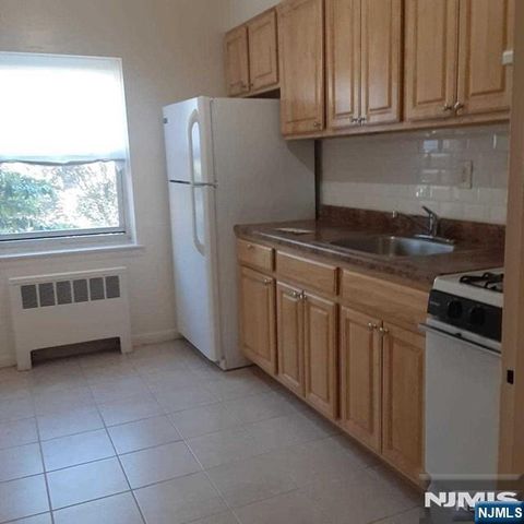 465-469 Broad Avenue, Palisades Park, NJ 07650