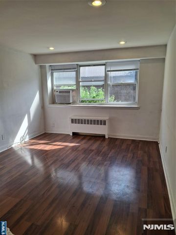 465-469 Broad Avenue, Palisades Park, NJ 07650