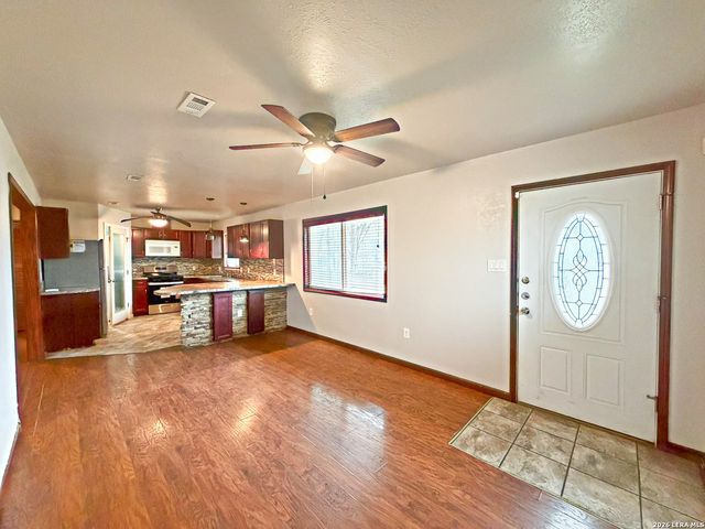 817 ZACHRY DR, San Antonio, TX 78228