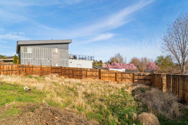 2845 SW 31st Street, Redmond, OR 97756