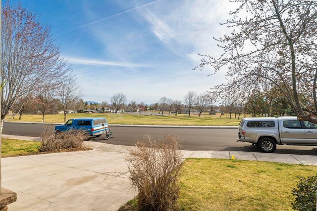 2845 SW 31st Street, Redmond, OR 97756