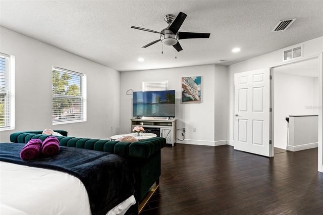 7911 N PACKWOOD AVENUE, Tampa, FL 33604