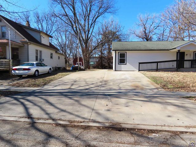 1021 SW Boswell AVE, Topeka, KS 66604