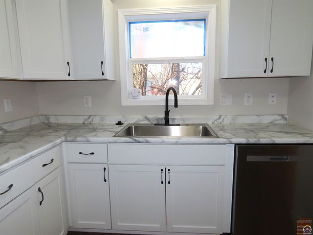 1021 SW Boswell AVE, Topeka, KS 66604