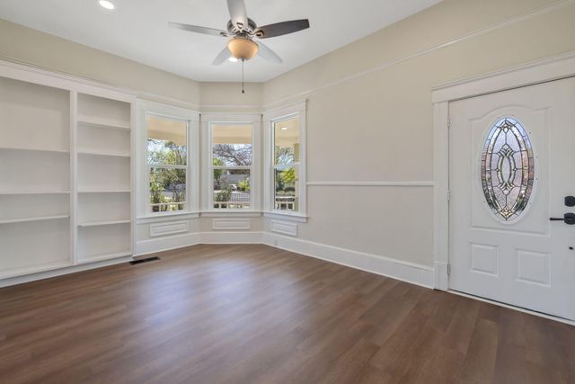 220 NW 1st Avenue, Visalia, CA 93291