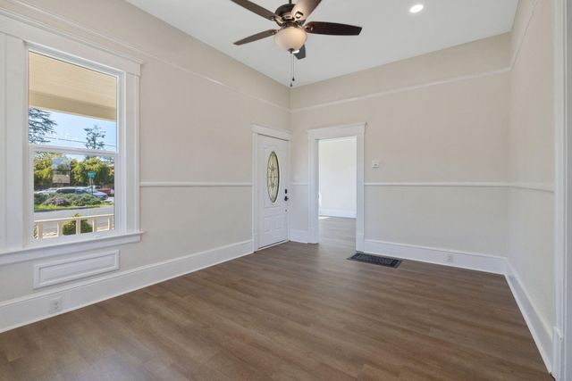 220 NW 1st Avenue, Visalia, CA 93291