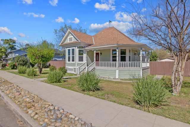 220 NW 1st Avenue, Visalia, CA 93291