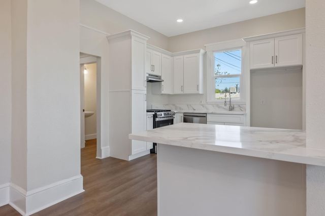 220 NW 1st Avenue, Visalia, CA 93291