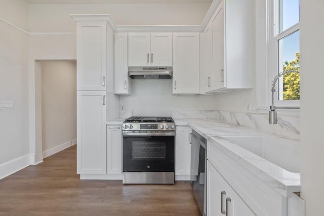 220 NW 1st Avenue, Visalia, CA 93291