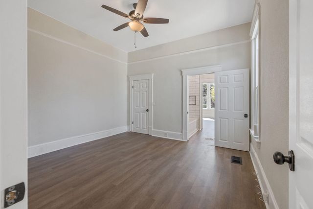 220 NW 1st Avenue, Visalia, CA 93291