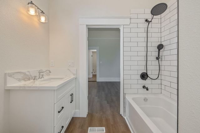 220 NW 1st Avenue, Visalia, CA 93291