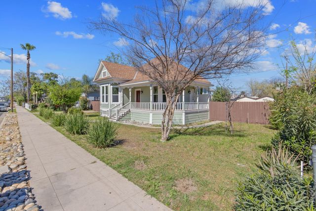 220 NW 1st Avenue, Visalia, CA 93291