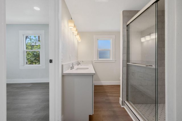 220 NW 1st Avenue, Visalia, CA 93291