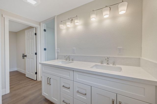 220 NW 1st Avenue, Visalia, CA 93291