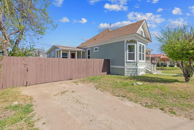 220 NW 1st Avenue, Visalia, CA 93291