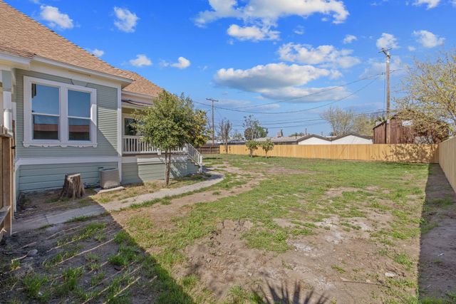 220 NW 1st Avenue, Visalia, CA 93291