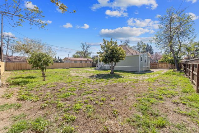 220 NW 1st Avenue, Visalia, CA 93291