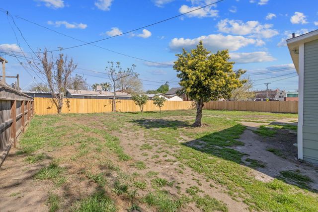 220 NW 1st Avenue, Visalia, CA 93291