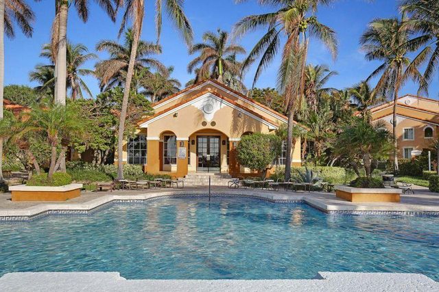140 Yacht Club Way 206, Hypoluxo, FL 33462