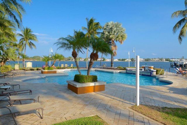 140 Yacht Club Way 206, Hypoluxo, FL 33462