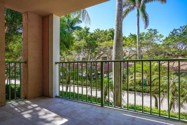 140 Yacht Club Way 206, Hypoluxo, FL 33462