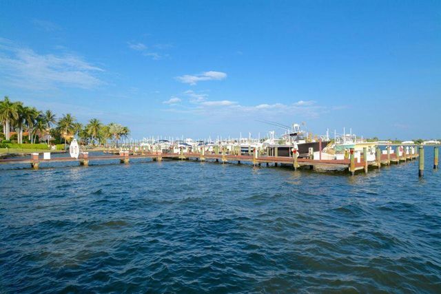 140 Yacht Club Way 206, Hypoluxo, FL 33462