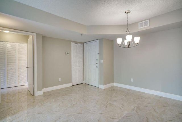 140 Yacht Club Way 206, Hypoluxo, FL 33462