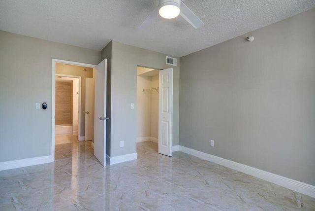 140 Yacht Club Way 206, Hypoluxo, FL 33462
