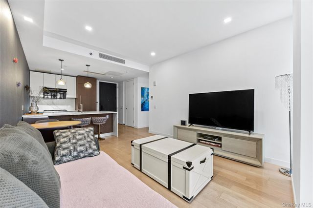 33-66 Farrington Street 13F, Flushing, NY 11354