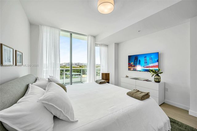 9201 E Bay Harbor Drive PH 809, Bay Harbor Islands, FL 33154