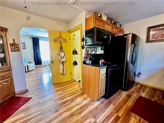 122 Pine Street, Dunbar, WV 25064