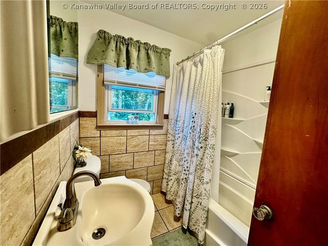 122 Pine Street, Dunbar, WV 25064