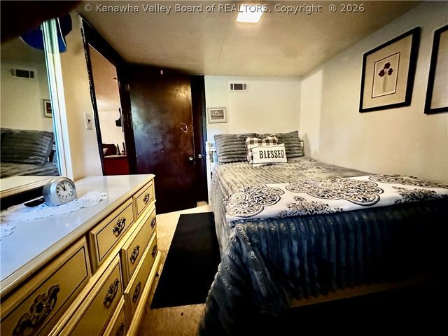 122 Pine Street, Dunbar, WV 25064