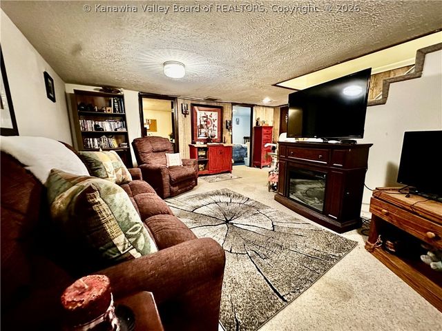 122 Pine Street, Dunbar, WV 25064