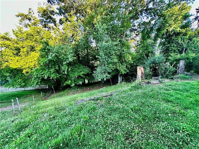 122 Pine Street, Dunbar, WV 25064