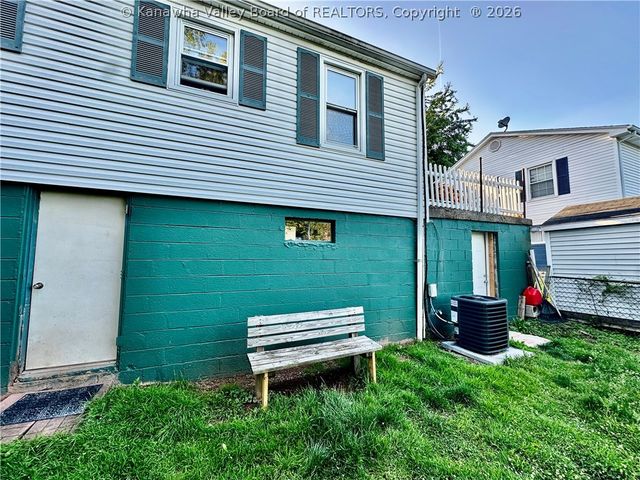 122 Pine Street, Dunbar, WV 25064
