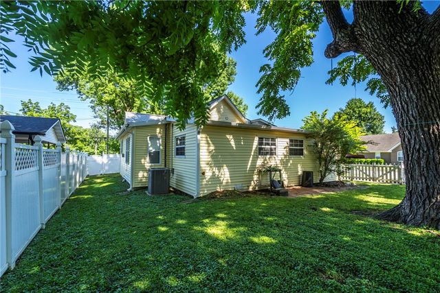 2008 S Washington Street, Siloam Springs, AR 72761