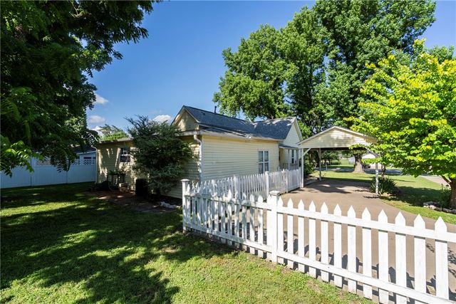 2008 S Washington Street, Siloam Springs, AR 72761