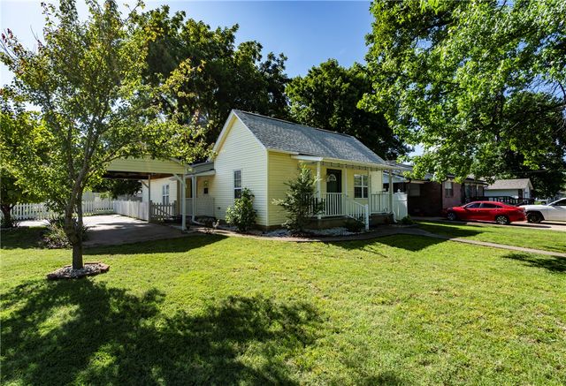 2008 S Washington Street, Siloam Springs, AR 72761
