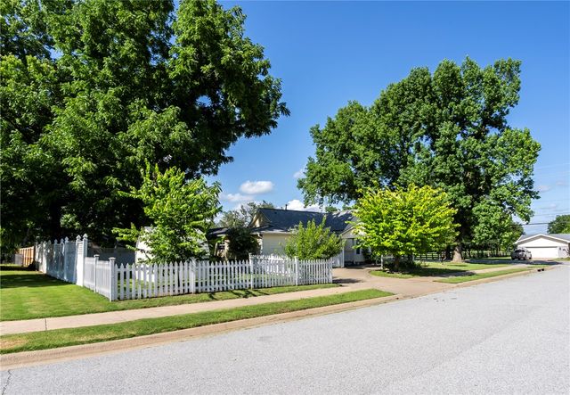 2008 S Washington Street, Siloam Springs, AR 72761