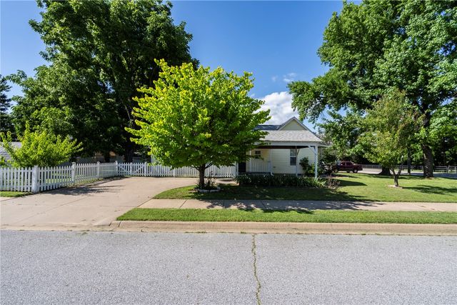 2008 S Washington Street, Siloam Springs, AR 72761
