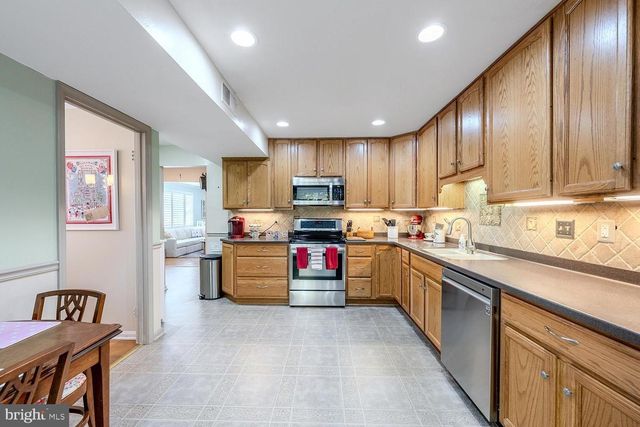 9122 STEVEN IRVING CT, Springfield, VA 22153