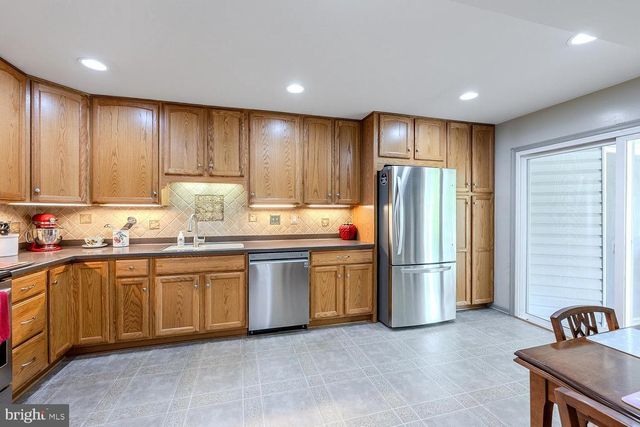 9122 STEVEN IRVING CT, Springfield, VA 22153
