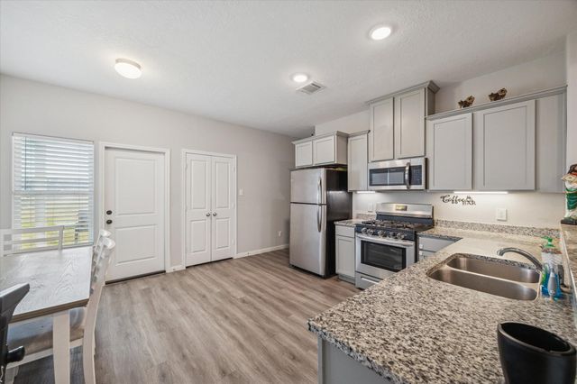 407 Road 5102 L, Cleveland, TX 77327