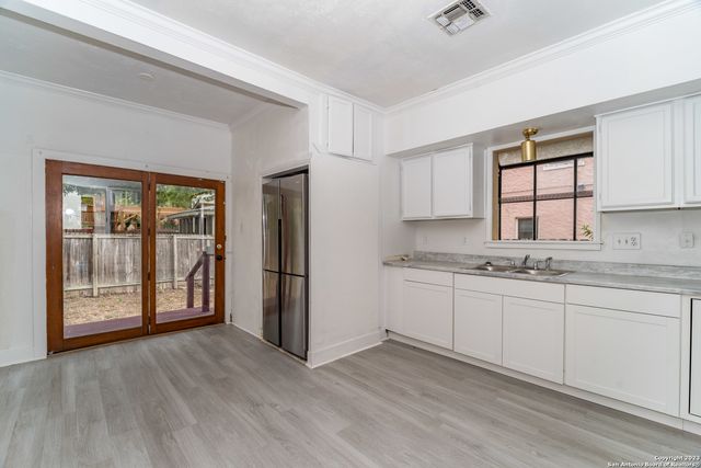 469 E Magnolia Ave, San Antonio, TX 78212