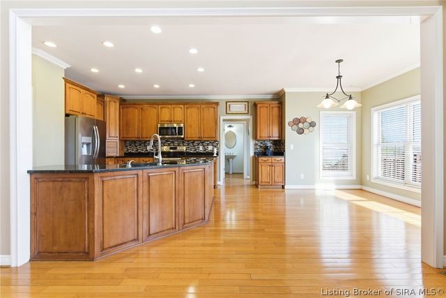 12306 Pinehurst Court, Sellersburg, IN 47172