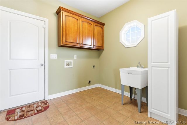 12306 Pinehurst Court, Sellersburg, IN 47172