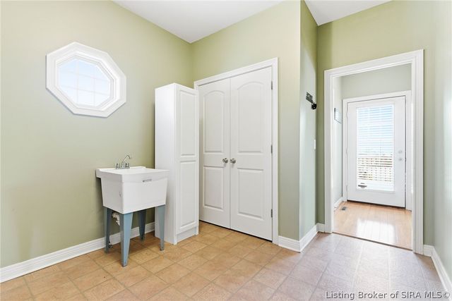 12306 Pinehurst Court, Sellersburg, IN 47172